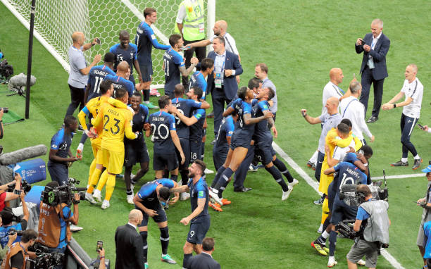 自由式滑雪世锦赛女子空中技巧：徐梦桃摘银.